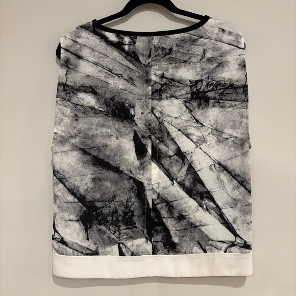 Helmut Lang Mason Marble Print Crepe Top Small
Designer Art-To-Wear - Picture 7 of 8